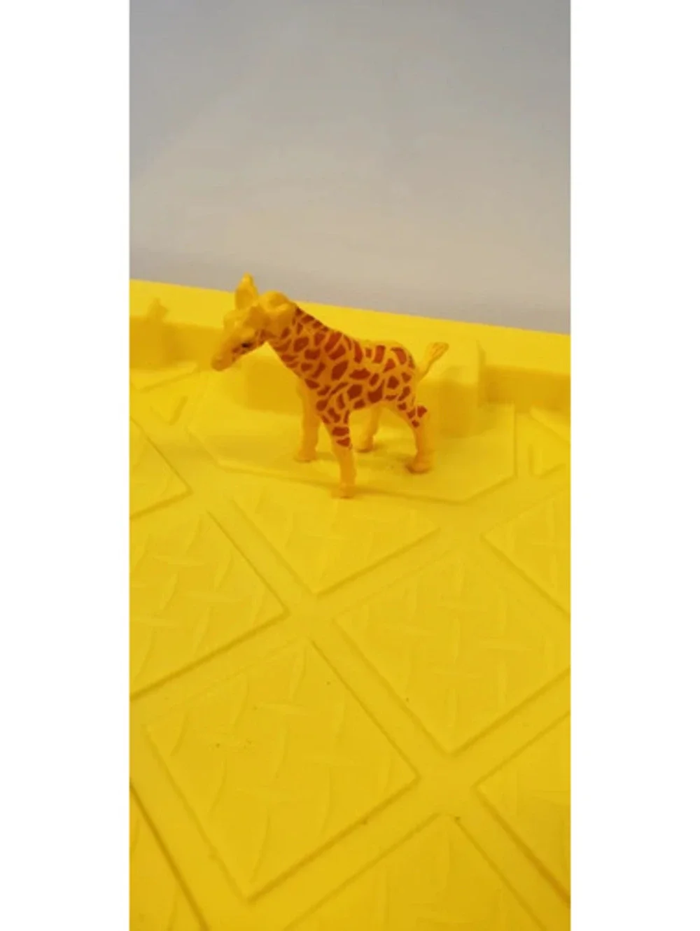 Plastic Toy Giraffe Animal Figurine Mini Safari Zoo Wild Kingdom Collectible